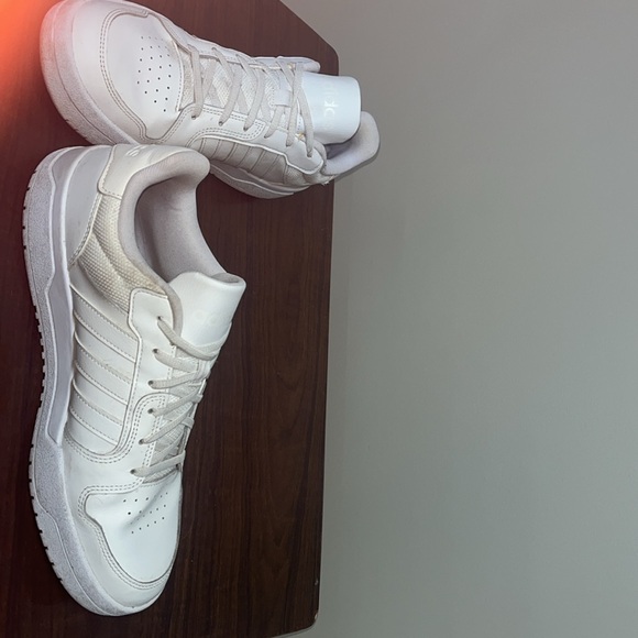 White adidas sneakers - Picture 3 of 7